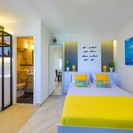 B&r, Beach Studio * Podstrana