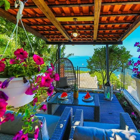 B&r, Beach Studio * Podstrana